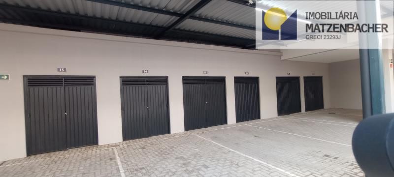 Armários depósito ndividuais na área das garagens