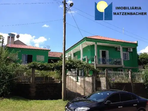 Casa / Sobrado à venda em Centro, Araricá