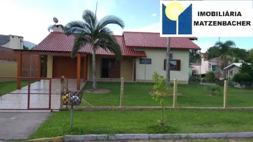 Casa / Sobrado à venda em Centro, Araricá