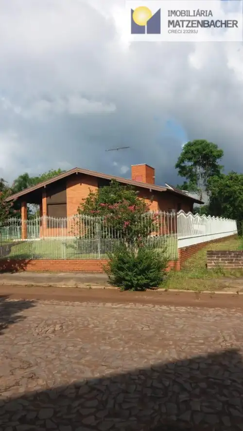 Casa / Sobrado à venda em Centro, Araricá
